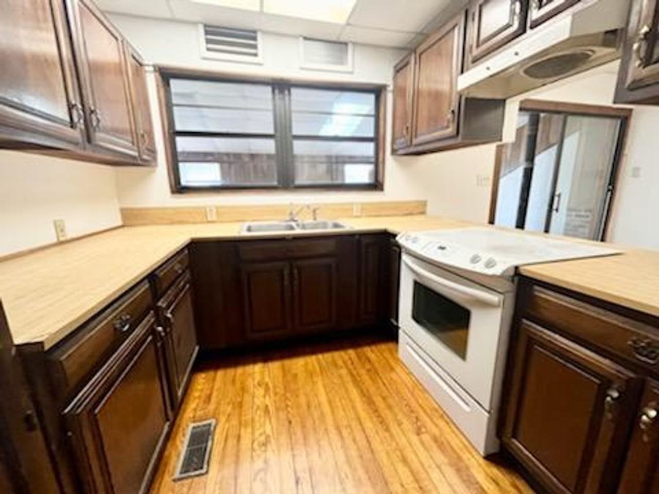 1290 Northside Rd - Photo 7 of 11