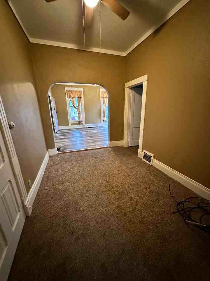 315 W 3rd - Photo 2 of 7