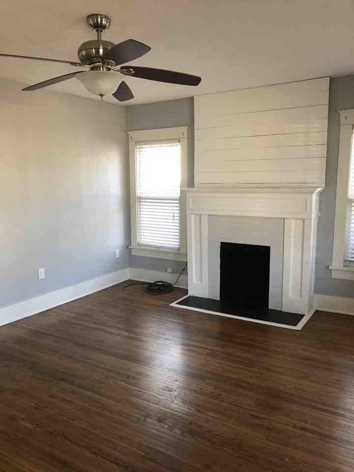 1266 Peach St - Photo 3 of 12