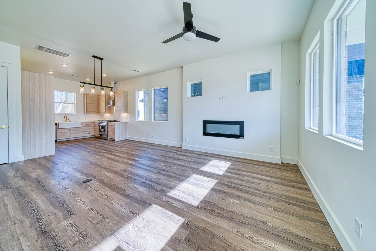 2528 Nw 129th St - Photo 3 of 19