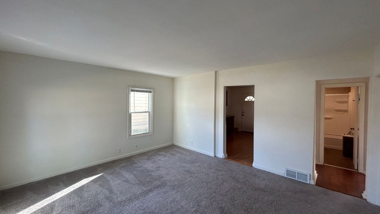 6945 Binney St - Photo 2 of 9