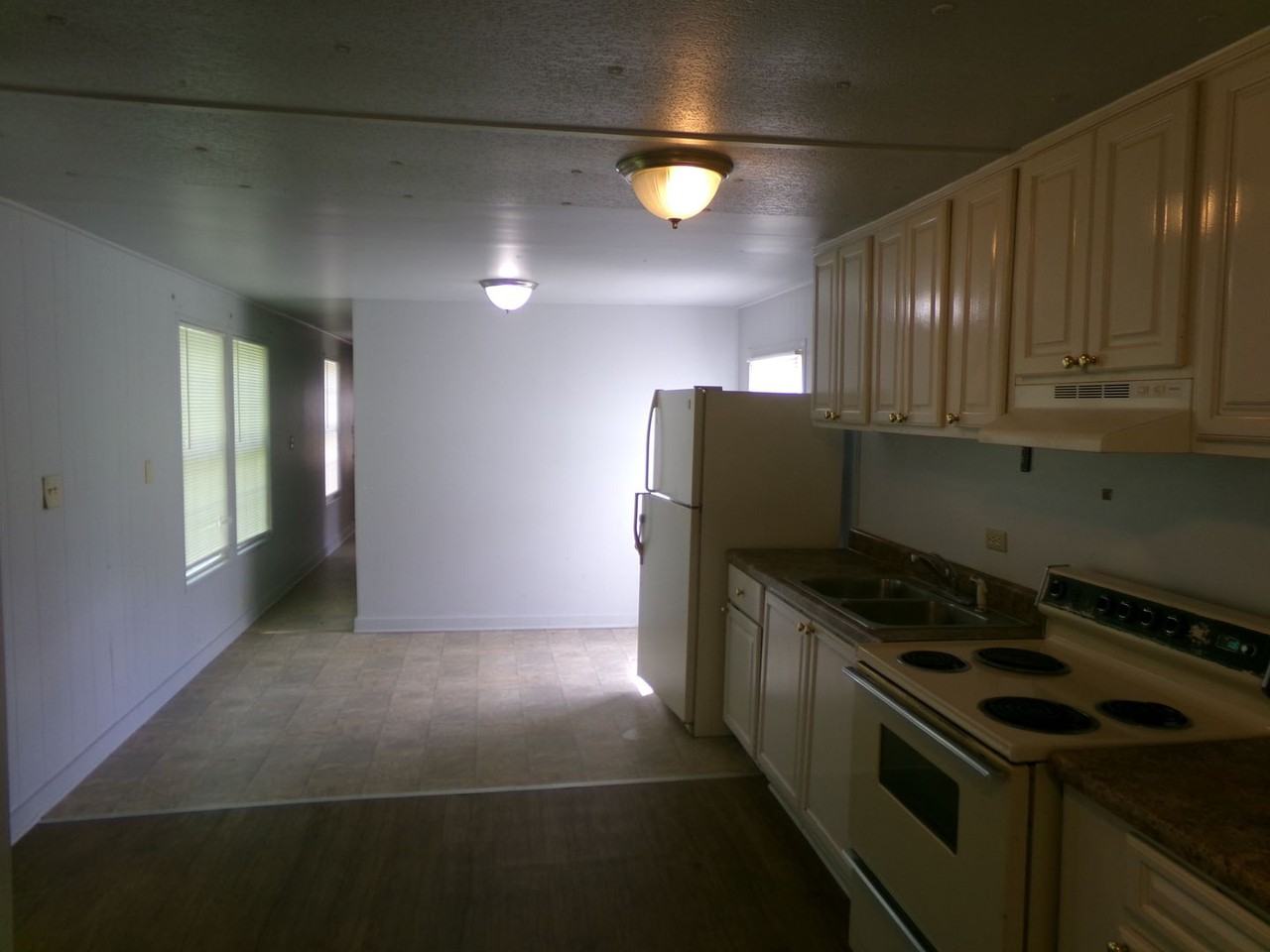 1025 Sherry Dr - Photo 3 of 12