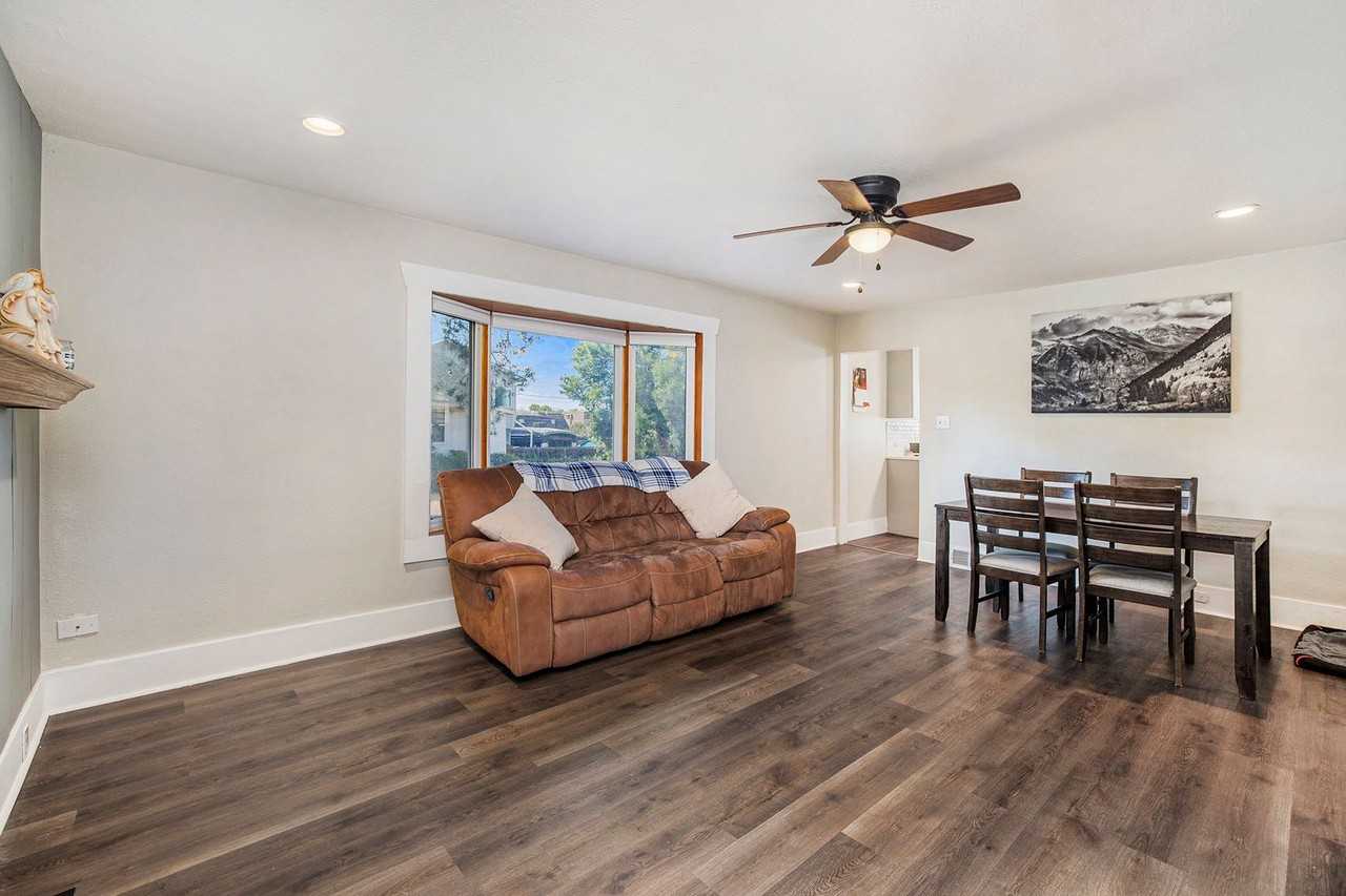 347 W Rafferty Gardens Ave - Photo 5 of 18