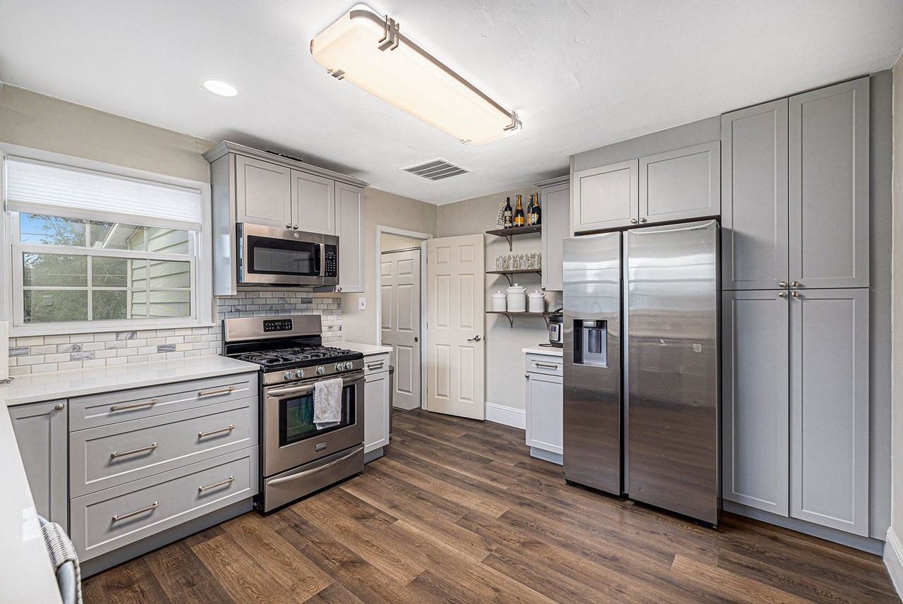 347 W Rafferty Gardens Ave - Photo 6 of 18