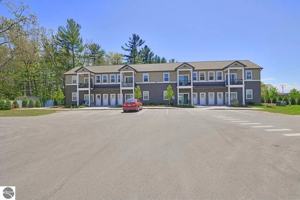 featured image of 822 Floresta Street