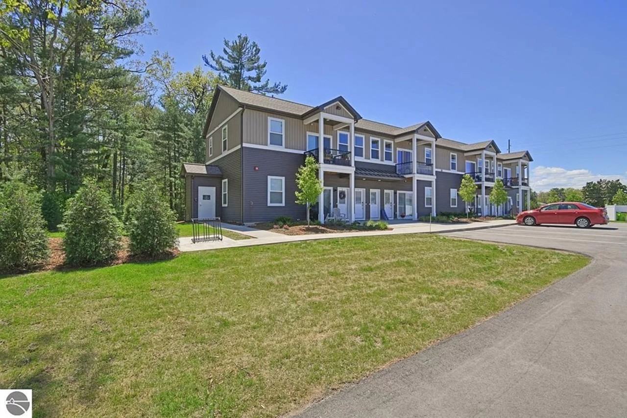 MF - Floresta Street Apartments-822 - Photo 3 of 15