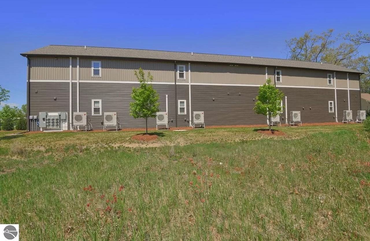 MF - Floresta Street Apartments-822 - Photo 5 of 15