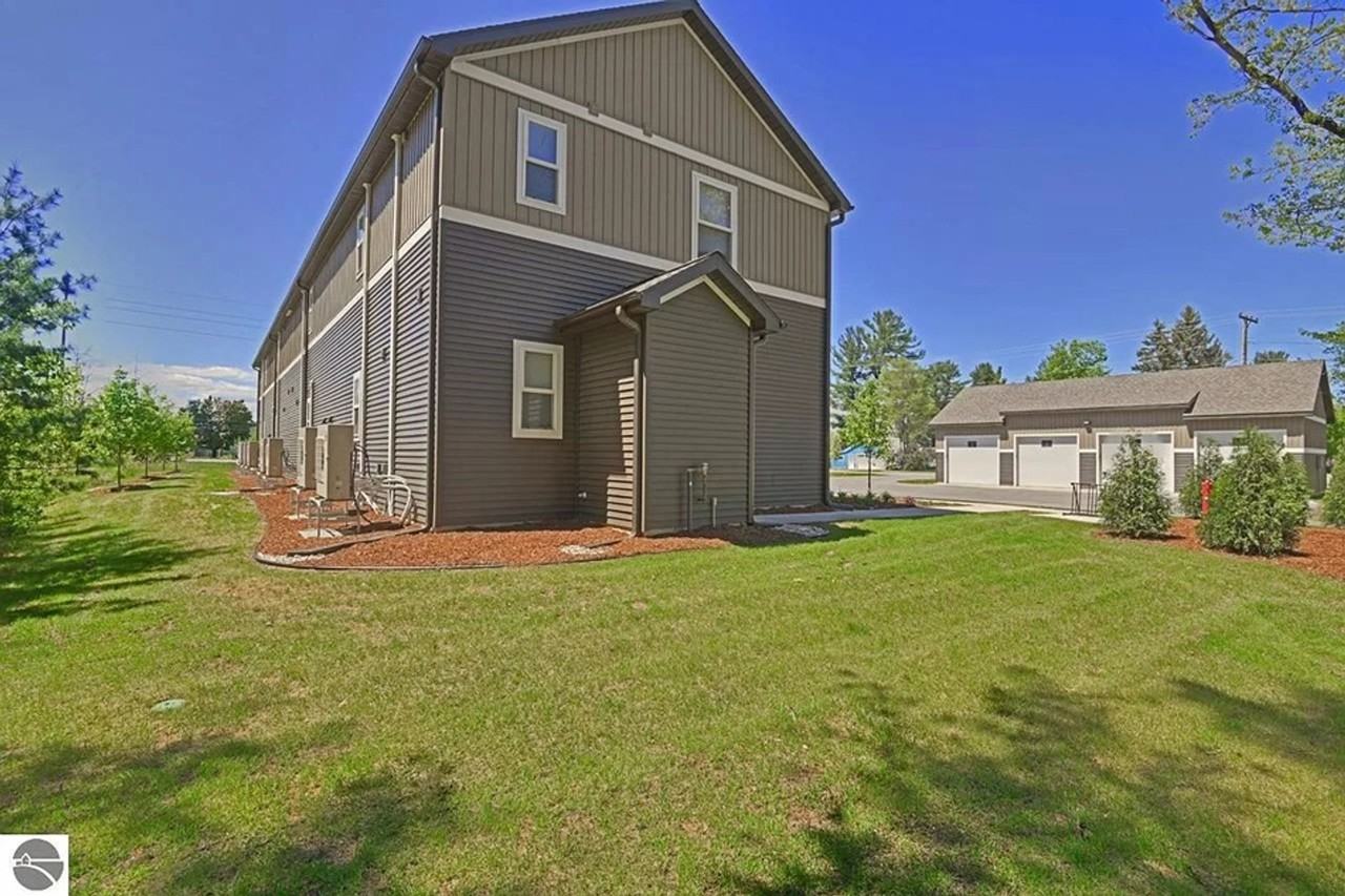 MF - Floresta Street Apartments-822 - Photo 6 of 15