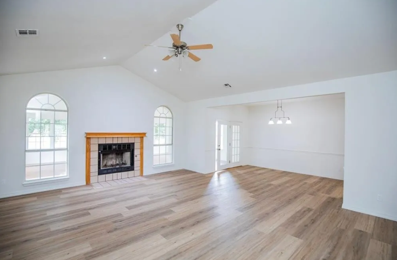 1470 Forest St - Photo 3 of 27