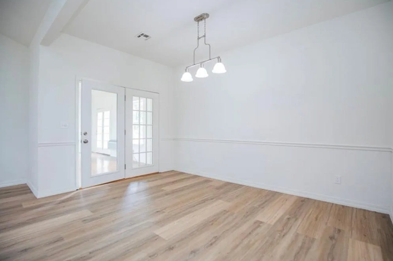 1470 Forest St - Photo 5 of 27