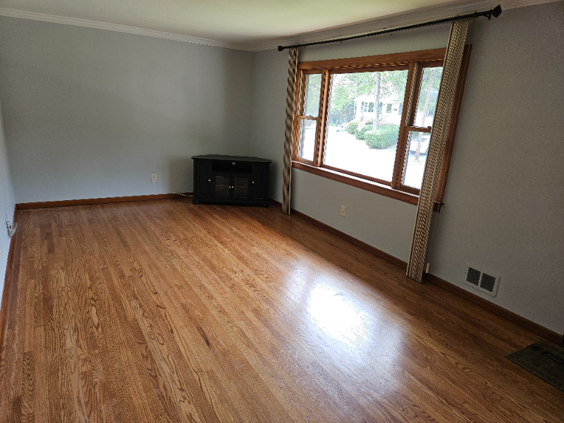 111 Hickory St - Photo 2 of 12