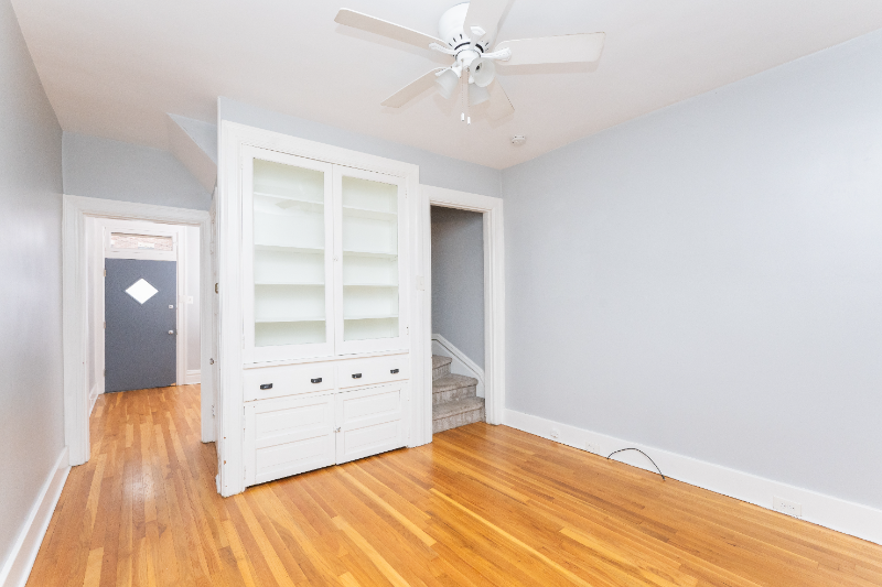 419 And1/2 52Nd St - Photo 2 of 19