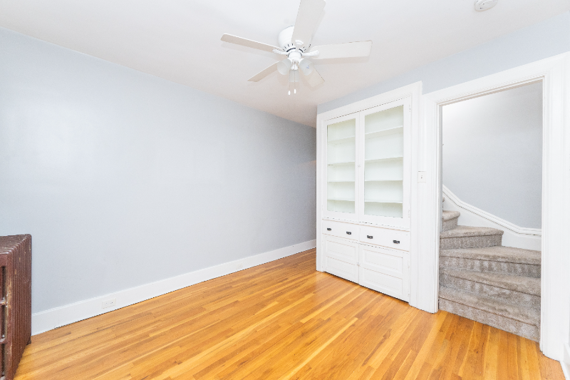 419 And1/2 52Nd St - Photo 3 of 19