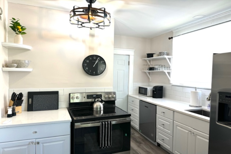 1686 Lee Rd - Photo 5 of 13