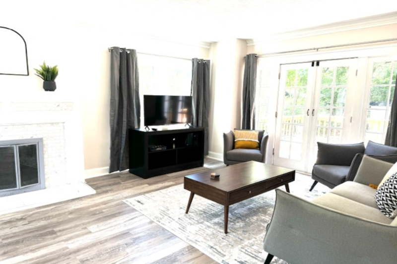 1686 Lee Rd - Photo 6 of 13