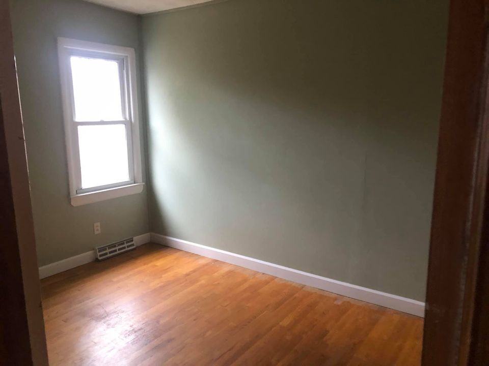 739 Queen St #NA - Photo 2 of 11