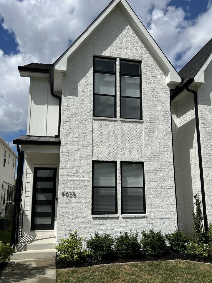 902B Knox Ave #NA - Photo 2 of 48