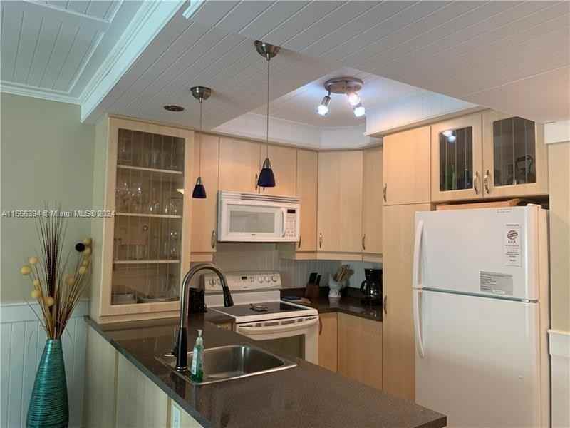 221 Se 9th Ave #SFRS - Photo 2 of 8