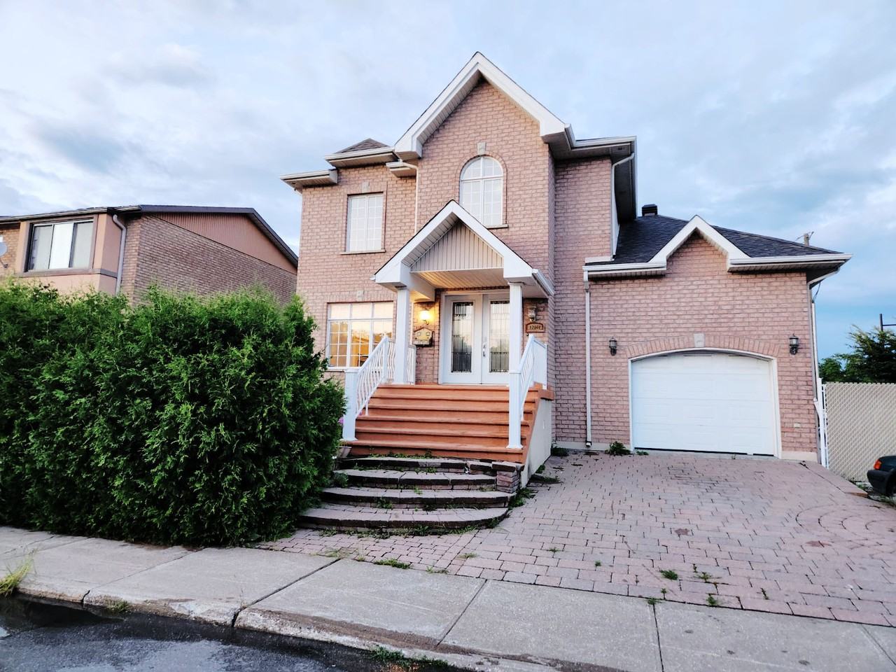 12001 61e Avenue - Photo 2 of 34