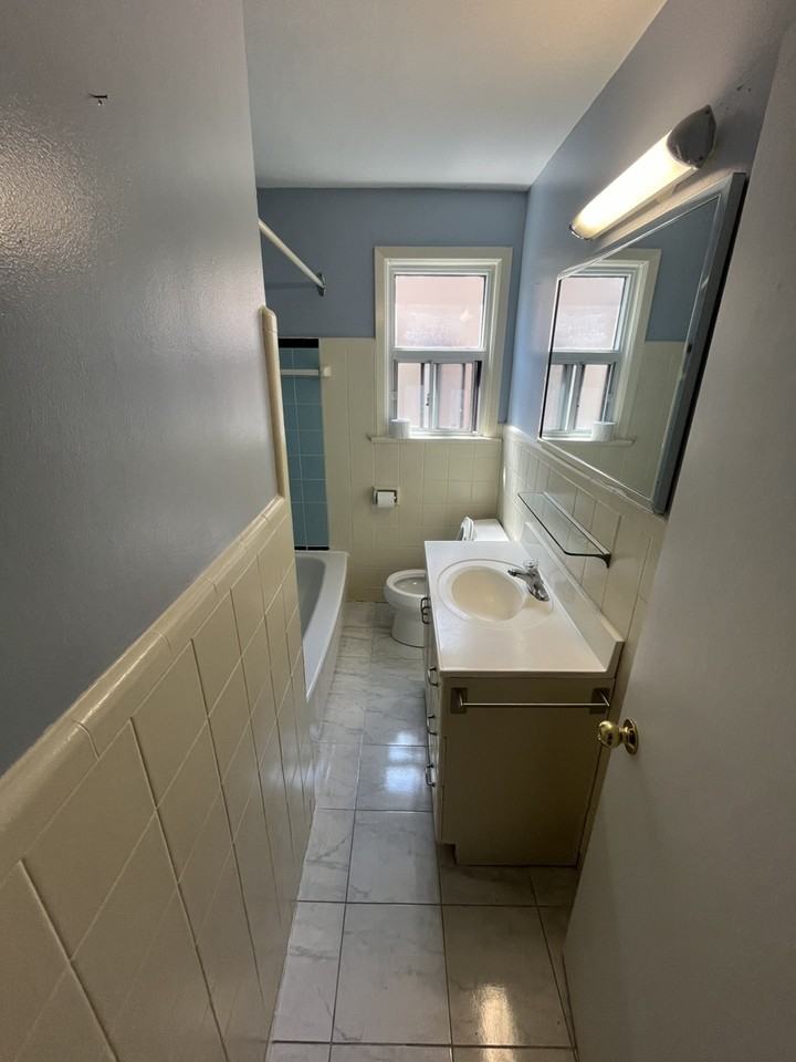 35 Laburnham Avenue #ROOM - Photo 3 of 7