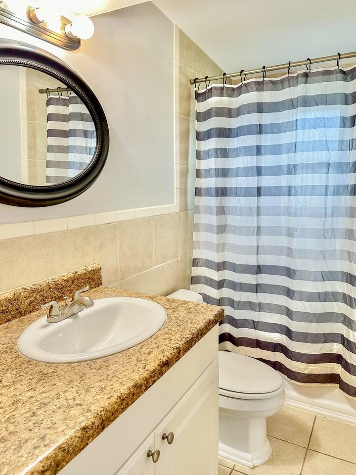 105th St - Photo 2 of 11