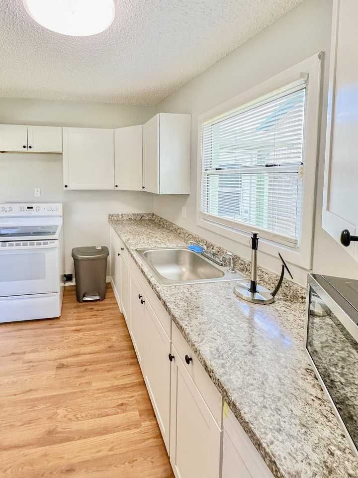 105th St - Photo 5 of 11