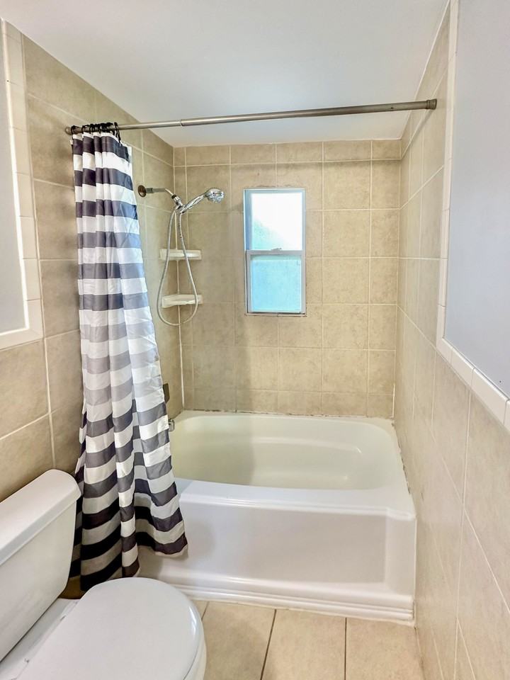 105th St - Photo 6 of 11