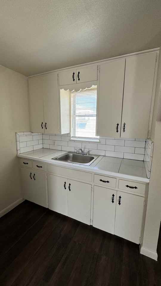748 Ruby Ave - Photo 3 of 6