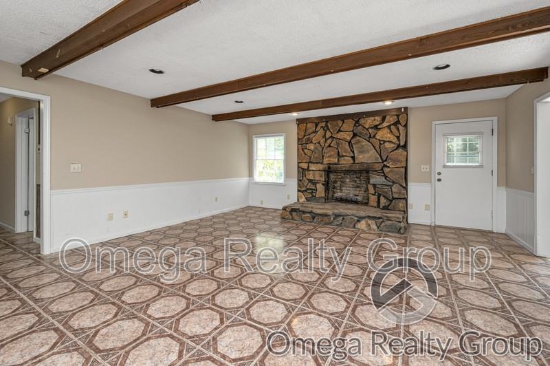 5715 Cypress Creek Ave E - Photo 6 of 34