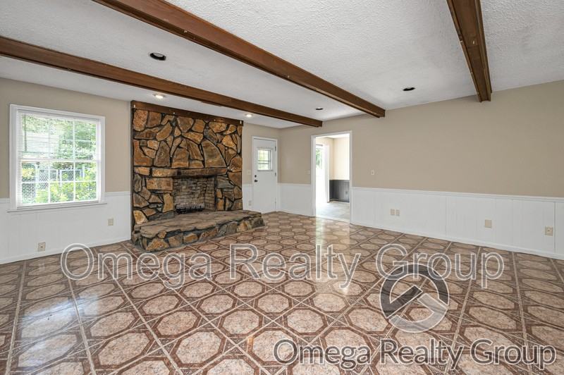 5715 Cypress Creek Ave E - Photo 7 of 34