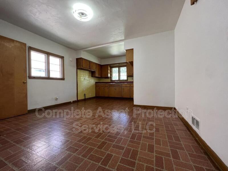 7542 Monroe Ave - Photo 3 of 8