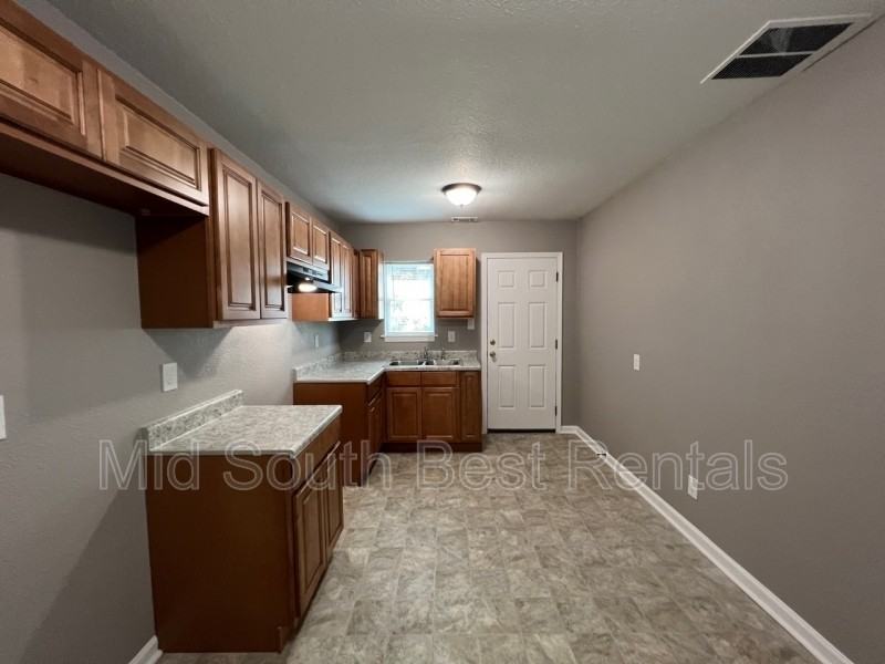 2430 Vollintine Ave - Photo 3 of 8