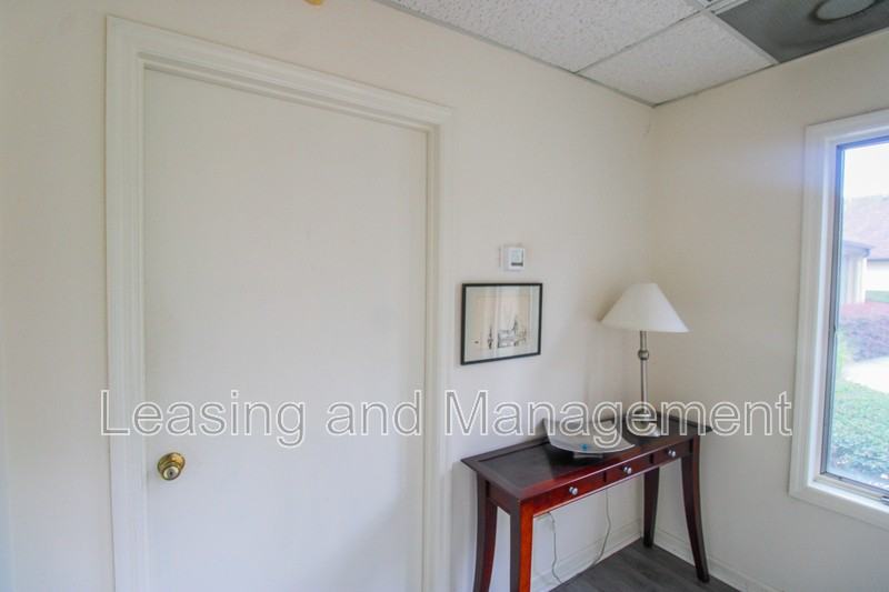 109 Wappoo Creek Dr - Photo 2 of 9