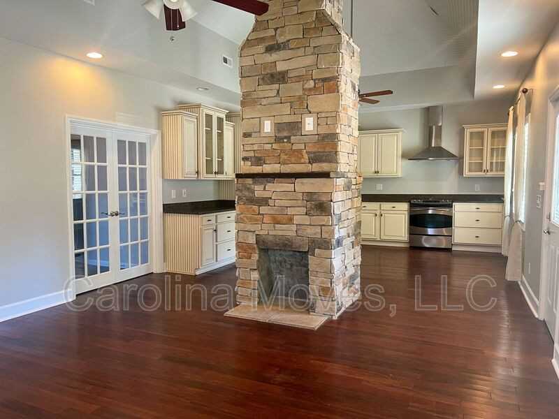 102 Logan St - Photo 2 of 10