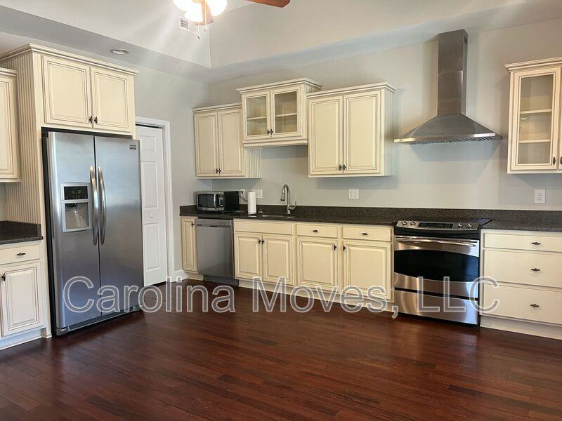 102 Logan St - Photo 3 of 10