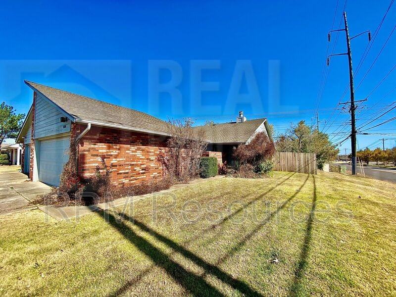 10900 Greystone Ave - Photo 3 of 28