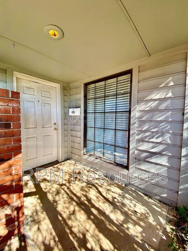 10900 Greystone Ave - Photo 4 of 28