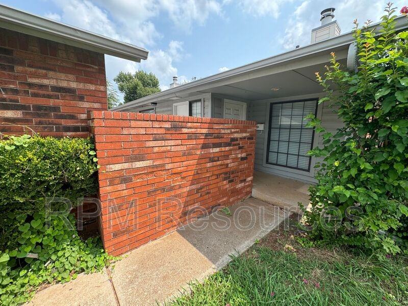 10900 Greystone Ave - Photo 5 of 28