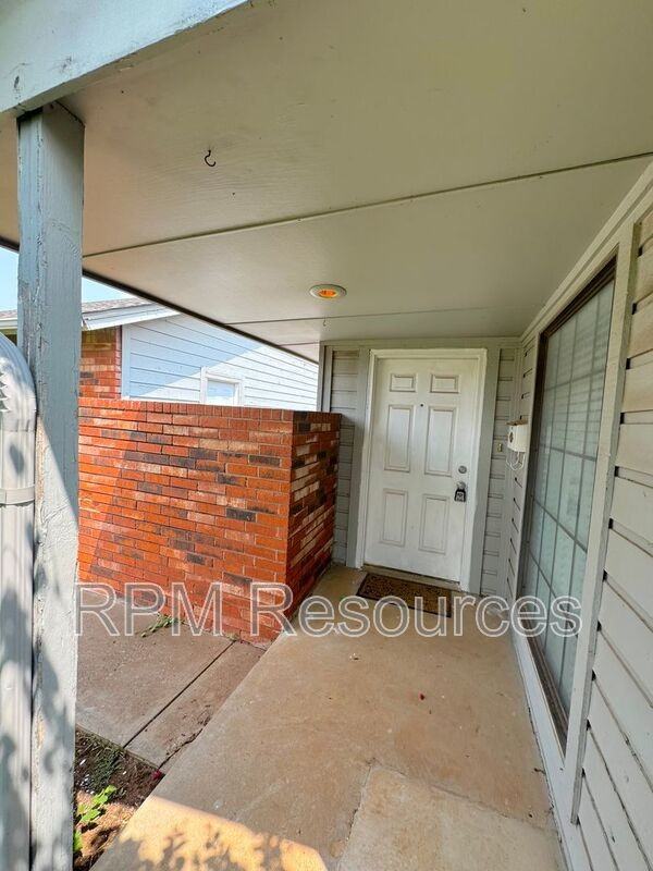 10900 Greystone Ave - Photo 6 of 28