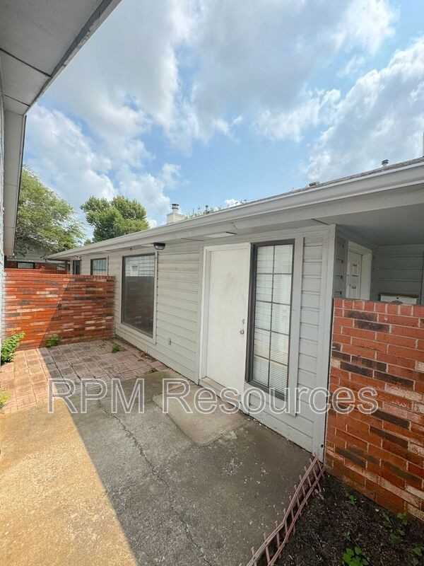 10900 Greystone Ave - Photo 7 of 28