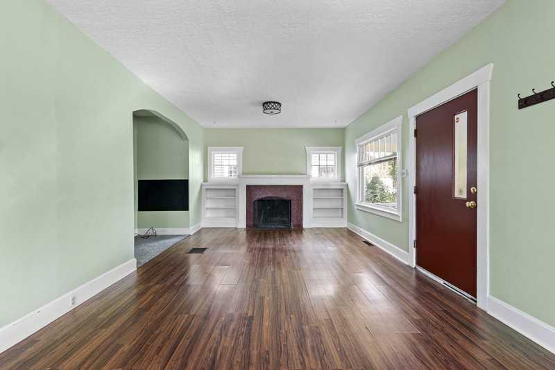 4605 Se Division St - Photo 3 of 25