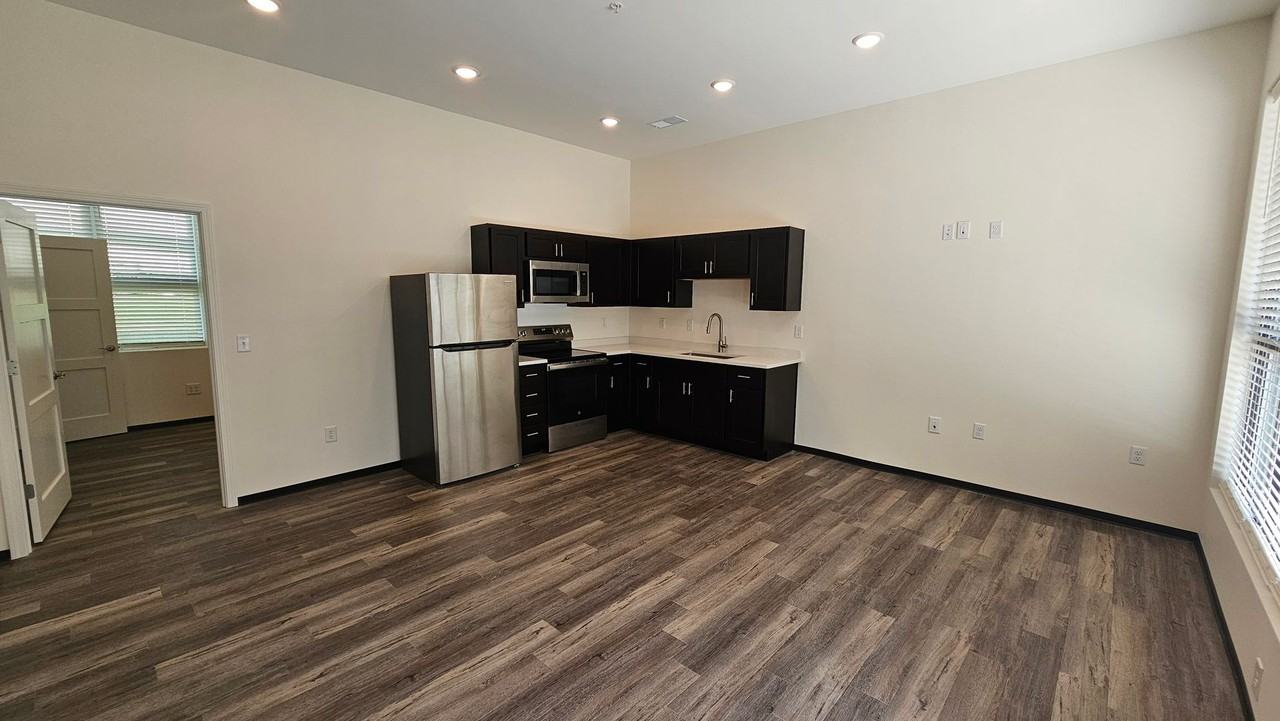 416 E Cottage Grove Ave - Photo 3 of 30