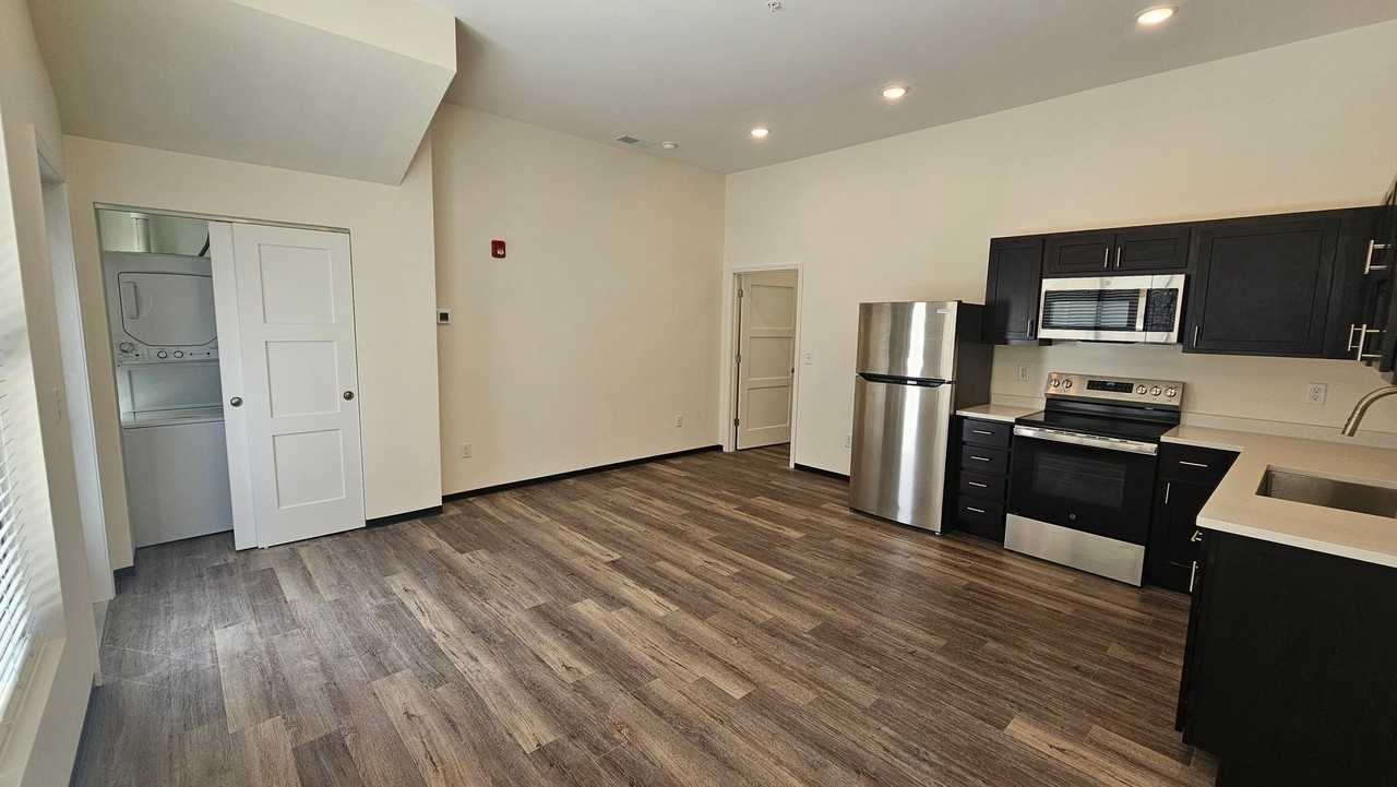 416 E Cottage Grove Ave - Photo 4 of 30