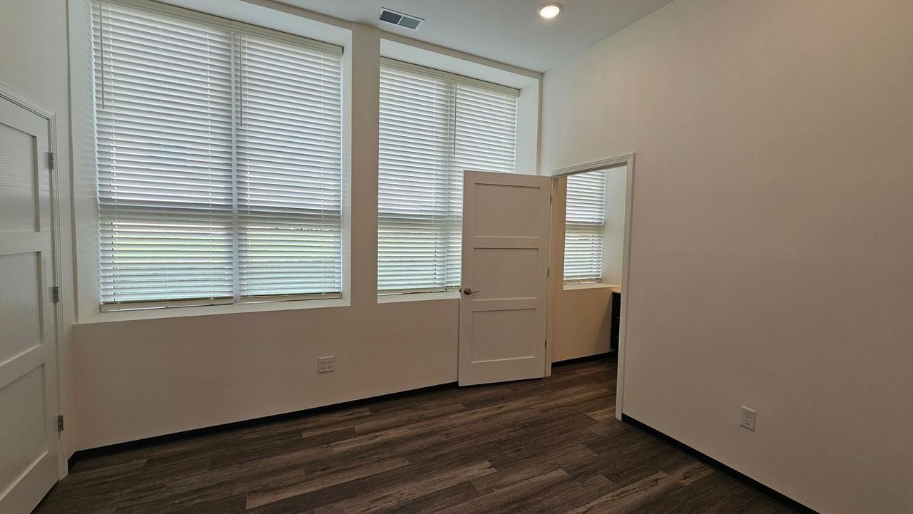 416 E Cottage Grove Ave - Photo 5 of 30