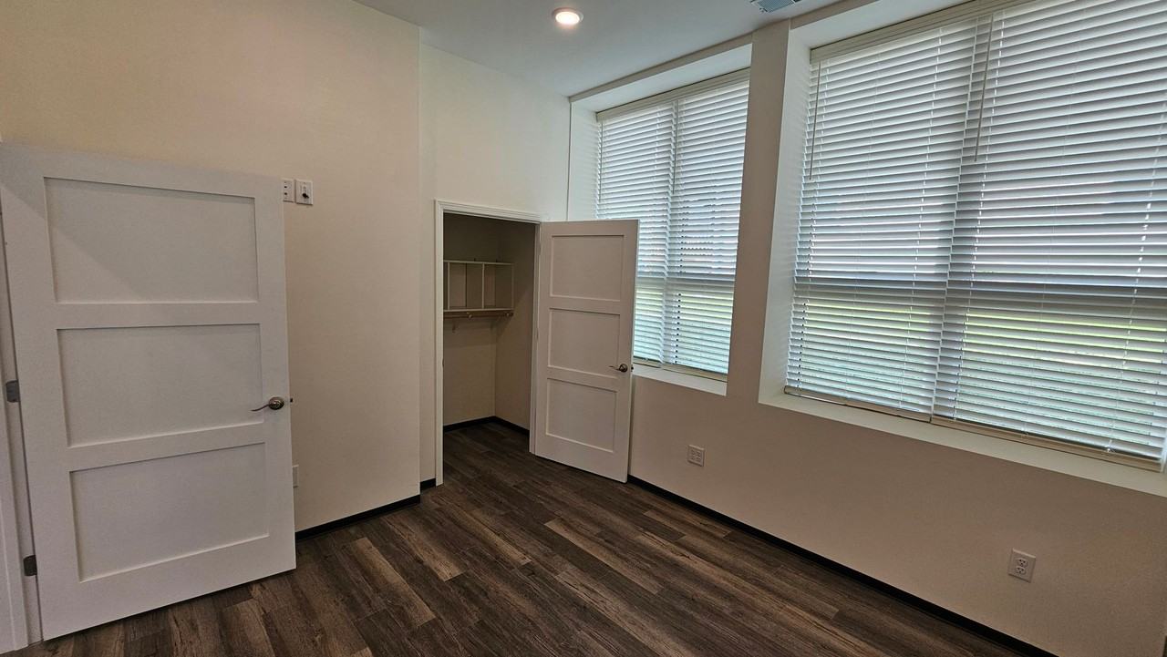 416 E Cottage Grove Ave - Photo 6 of 30