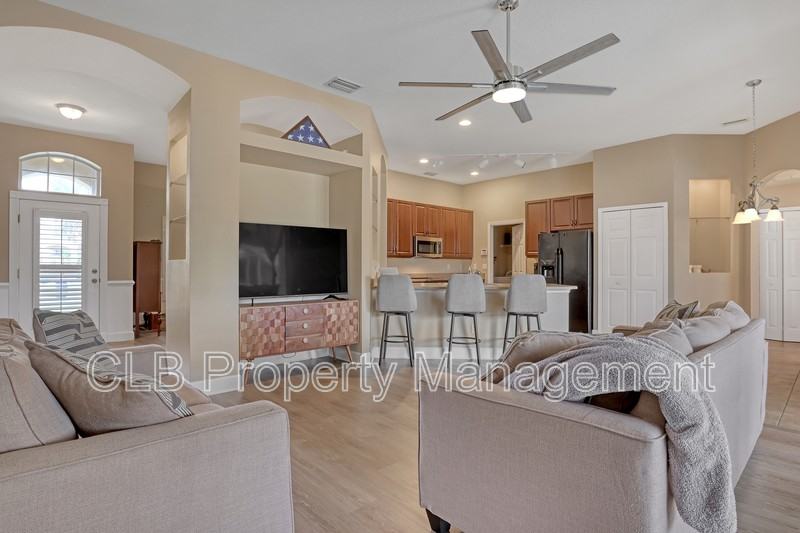 6808 Amici Ct - Photo 6 of 44