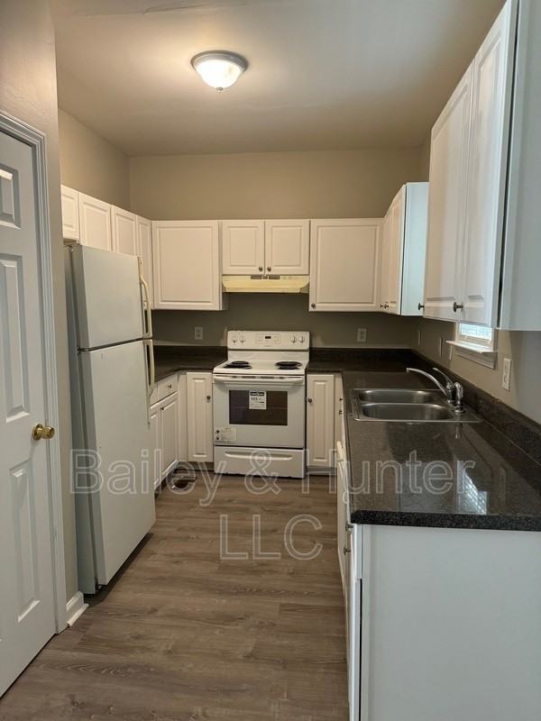 261 Rosser St Sw - Photo 3 of 13