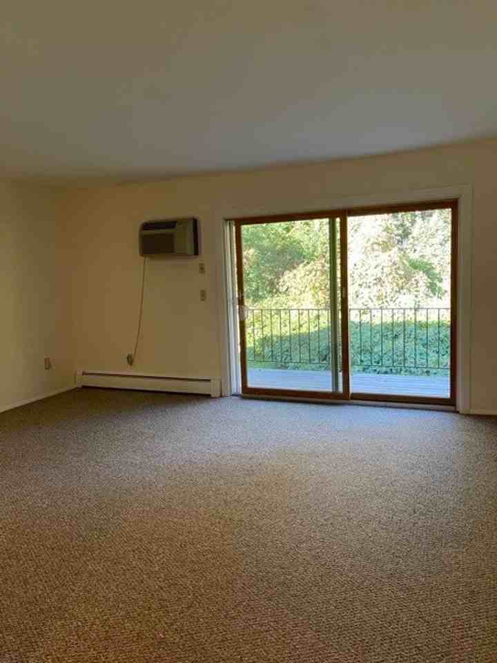 Hillside House Apartments - Photo 2 of 10