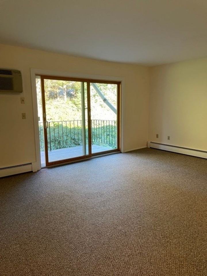 Hillside House Apartments - Photo 3 of 10