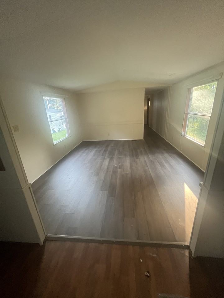 118 Fellers Lane - Photo 2 of 20